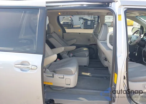 2013 Toyota Sienna Limited 7 Passenger z USA, uszkodzony, nr VIN 5TDDK3DCXDS069170